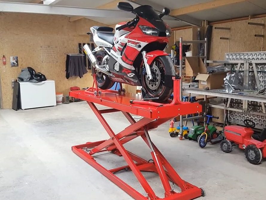 Best Motorcycle Lift Tables for Harley in 2020 - Review By Ballistic Parts!